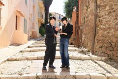 二宮和也＆小松菜奈、映画『８番出口』公式上映を前にフランス・カンヌの街を巡る