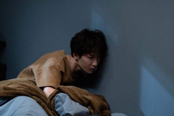 Snow Man渡辺翔太主演映画『事故物件ゾク 恐い間取り』より、事故物件の“謎”に迫る新場面写真3点解禁