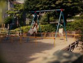 櫻坂46の中嶋優月と村山美羽が公園で“サムライマック”をほおばる、マクドナルド新CM『大人と公園』公開 - 画像一覧（5/11）