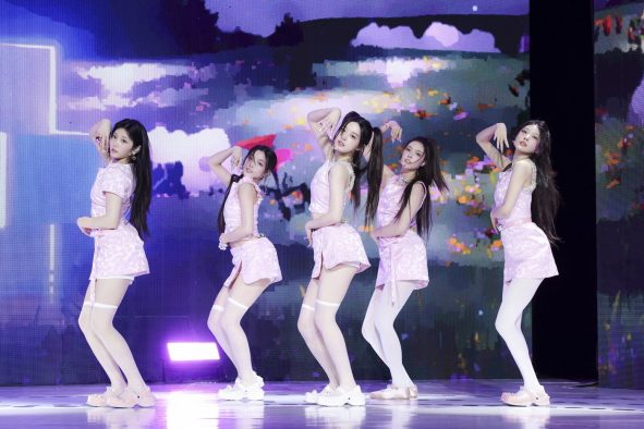 【レポート】ILLIT最新ミニアルバム『bomb』ショーケースで「自分の可能性を信じて」と同世代にエール