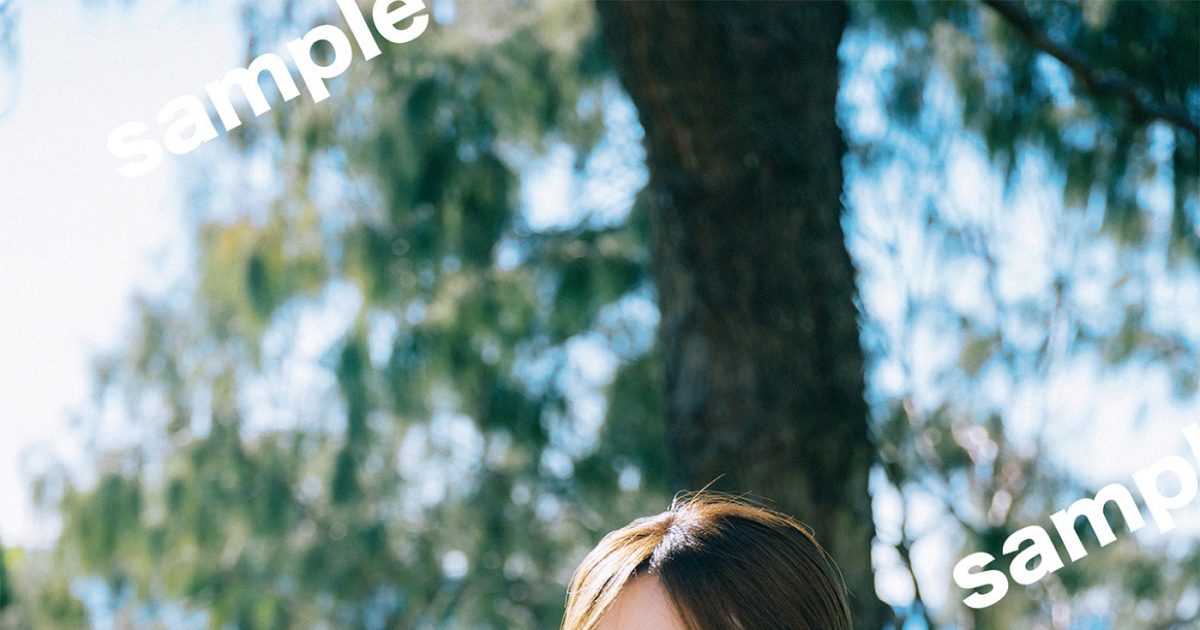 日向坂46富田鈴花1st写真集より女神感あふれる限定水着ポスター＆特製