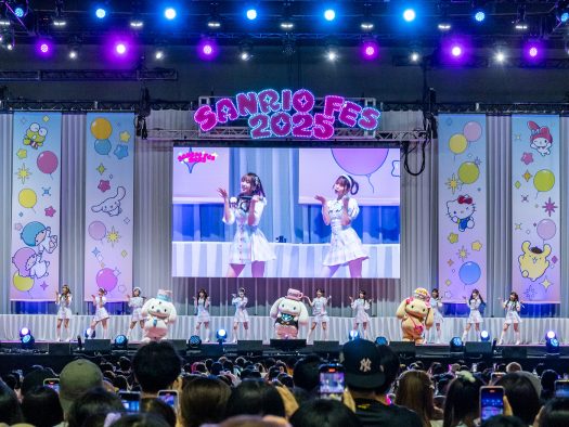 【ライブレポート】＝LOVE『SANRIO FES 2025』出演！話題の新曲「とくべチュ、して」に加えサンリオキャラとのコラボも