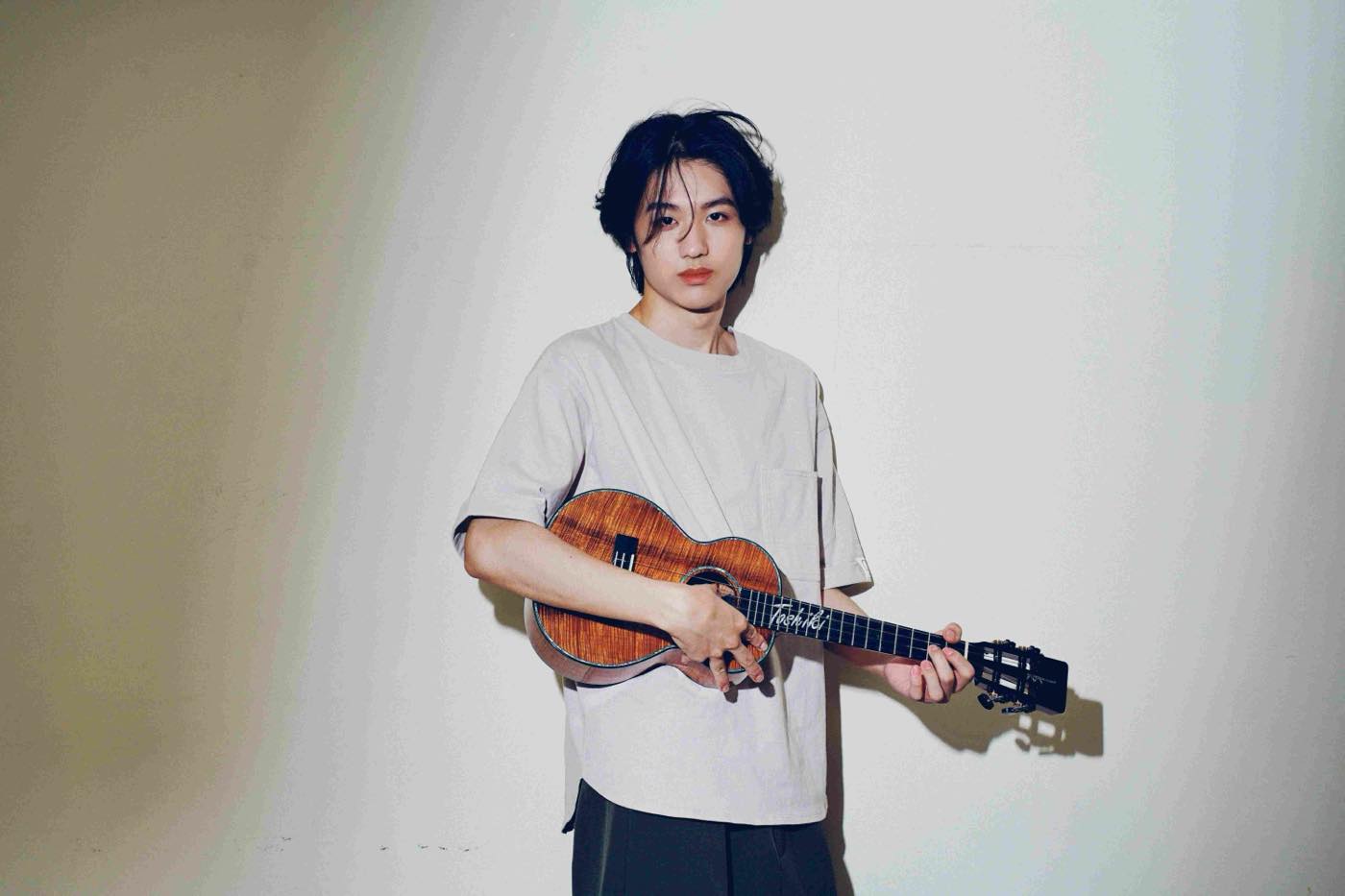 ウクレレイノヴェイター近藤利樹、新曲「She is a Queen」は夏恋ナンバー！観客スマホでMV撮影企画も