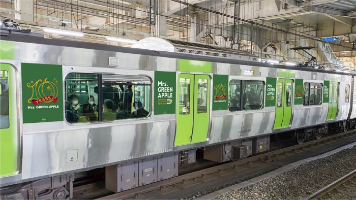 Mrs. GREEN APPLE、CDが聴きたくなる特別列車「CD聴こうよ」でJR山手線をジャック