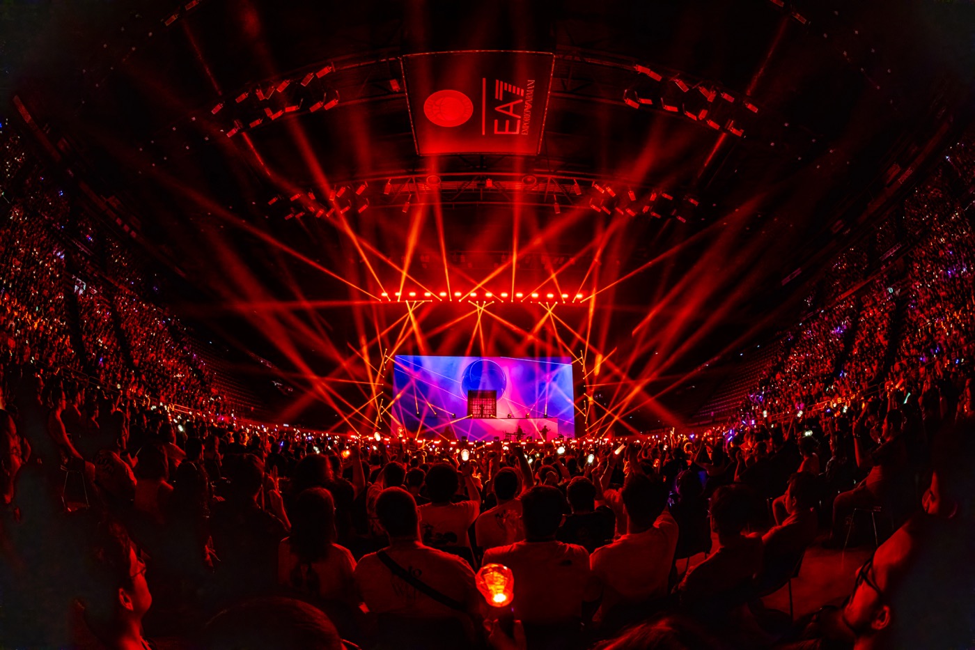 【ライブレポート】Adoワールドツアー『Hibana』ミラノでヨーロッパ篇終了！レポ＆ライブ写真到着 - 画像一覧（4/8）