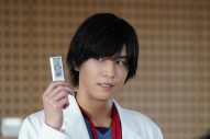 新日曜ドラマ『DOCTOR PRICE』第1話を振り返る新規場面写真が到着！岩田剛典と蒔田彩珠からのコメントも - 画像一覧（2/18）