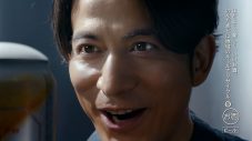 岡田准一、“生ジョッキ缶”新TVCMで「ビールは、なんてったってひと口目！」 - 画像一覧（1/5）