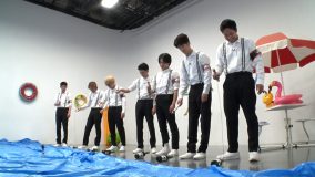 WEST.「リア突 海の家」で展開するゲームを決めるべく珍ゲームに熱中！「ナイス昆布!!」