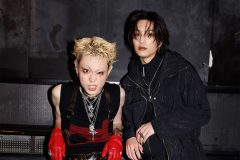 Netflixシリーズ『グラスハート』より菅田将暉ら演じるライバルユニットOVER CHROMEの新カット解禁