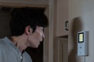 渡辺翔太「本当に皆さん、思った以上に恐いです！」映画『事故物件ゾク 恐い間取り』渡辺翔太の“本編鑑賞中映像”公開 - 画像一覧（1/3）