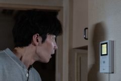 渡辺翔太「本当に皆さん、思った以上に恐いです！」映画『事故物件ゾク 恐い間取り』渡辺翔太の“本編鑑賞中映像”公開