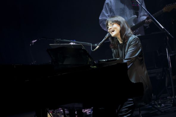 【ライブレポート】アンジェラ・アキ11年ぶり全国ツアーが故郷・徳島から開幕！「感無量な状態です」