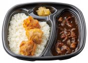JO1メンバーが「ほっともっと」の新商品“夏のよくばり牛カレー”を全力食リポする動画が公開 - 画像一覧（4/5）