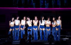 【ライブレポート】TWICE、初のグローバルフェスでシカゴの夜を熱狂の渦へ！「この瞬間を永遠に忘れない」