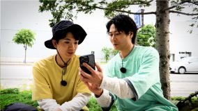 SixTONES髙地優吾が、俳優・⼾次重幸に容赦のないツッコミ！「電話、⻑いっす（笑）」【ワイルドトリッパー!!】