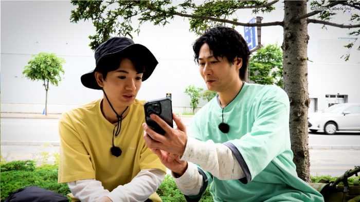 SixTONES髙地優吾が、俳優・⼾次重幸に容赦のないツッコミ！「電話、⻑いっす（笑）」【ワイルドトリッパー!!】