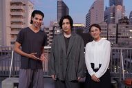 レイニ、木村文乃×ラウール共演ドラマ『愛の、がっこう。』撮影現場を激励訪問！主題歌「Spiral feat. Yura」を生披露 - 画像一覧（1/2）