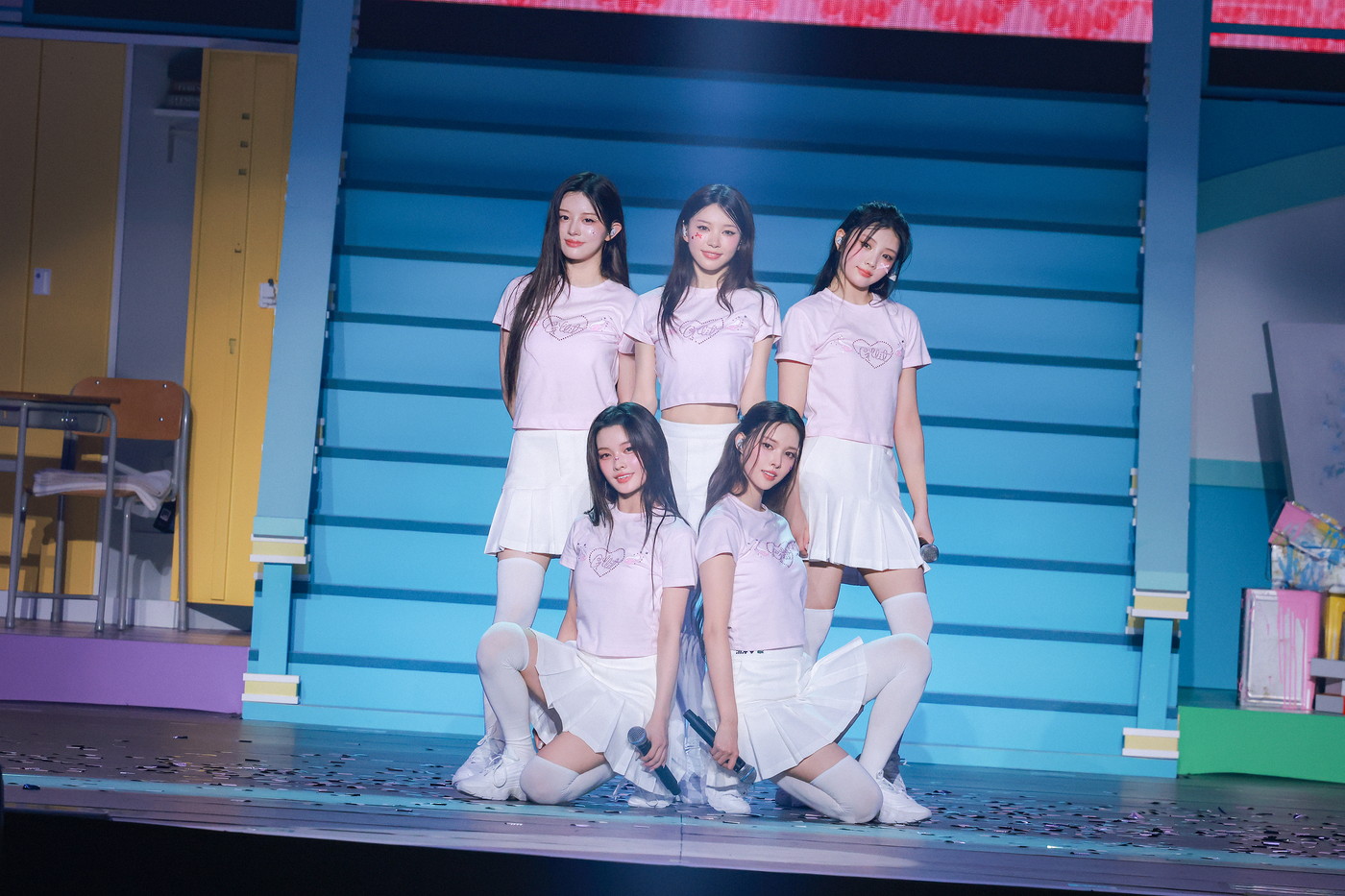 【ライブレポート】ILLIT、日本での初ファンコンサートが大盛況！目に涙を浮かべながら5人が互いに寄りそうシーンも