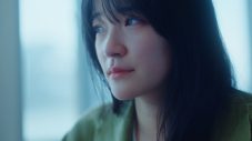 Uru、映画『雪風 YUKIKAZE』主題歌「手紙」MV公開！俳優・服部樹咲が出演する旅立ちの日の娘と父の物語 - 画像一覧（2/4）