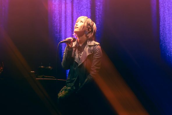 【ライブレポート】ReoNa、FC限定ツアー『ふあんぷらぐど2025』終演！3rdアルバム『HEART』収録の新曲「芥（あくた）」ライブ初披露