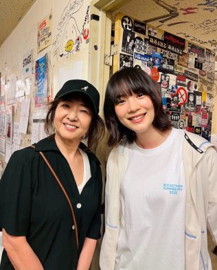 のん、音楽イベントのステージ裏で朝ドラ『あまちゃん』で共演した美保純と再会「奇跡の夏でした」