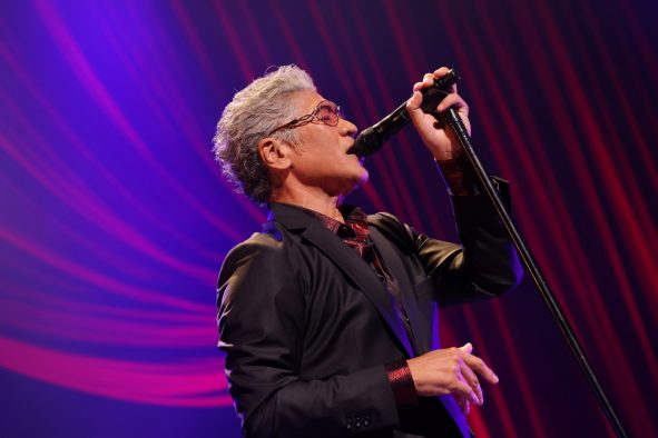 【ライブレポート】吉川晃司、還暦の誕生日にSPライブ開催！大黒摩季らゲストミュージシャンが多数参加