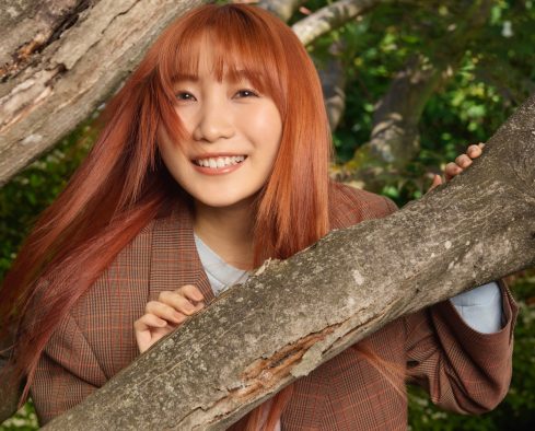 幾田りら『薬屋のひとりごと』OP曲英語版「In Bloom」を配信リリース！コーチのグローバルアンバサダーに就任