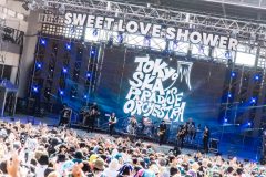 スカパラのステージに稲葉浩志がサプライズ登場！ラブシャ共演ライブ映像が期間限定公開