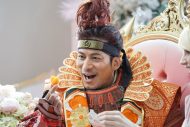 岡田准一、マクドナルド新TVCMでエビプリ王に！「またこの“エビ甲冑”を着られるのがうれしい」 - 画像一覧（16/19）