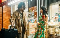 北村匠海主演映画『愚か者の身分』新場面写真解禁。＜光と闇＞の狭間に生きる若者たちの姿を捉えた全10点 - 画像一覧（2/10）