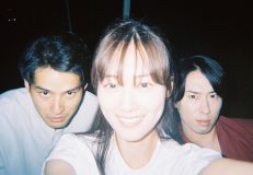 水上恒司×山下美月×宮舘涼太（Snow Man）仲睦まじい関係性が伝わる、映画『火喰鳥を、喰う』オフショット写真公開