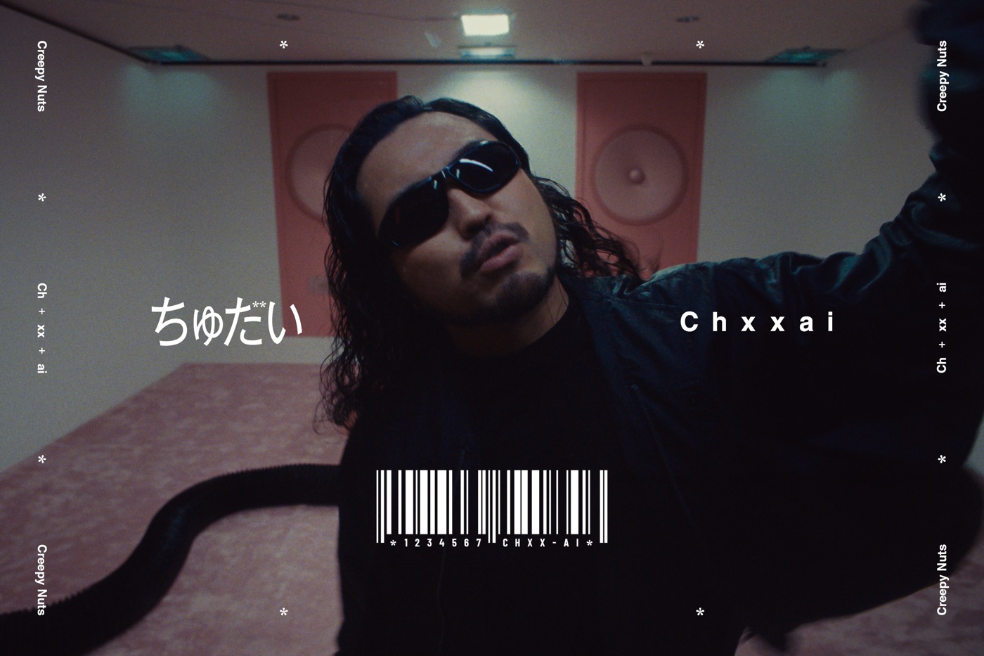 Creepy Nuts、近未来的でシネマティックな世界観の「ちゅだい」MV公開