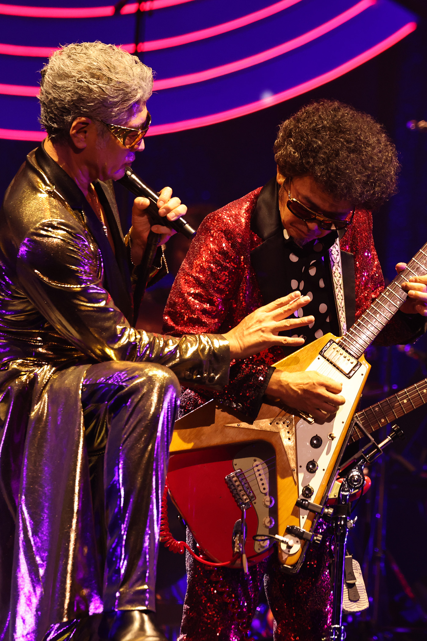 【ライブレポート】奥田民生×吉川晃司“Ooochie Koochie”日本中を“祝祭”のごとく盛り上げた全国ツアー日本武道館公演を開催 - 画像一覧（1/17）