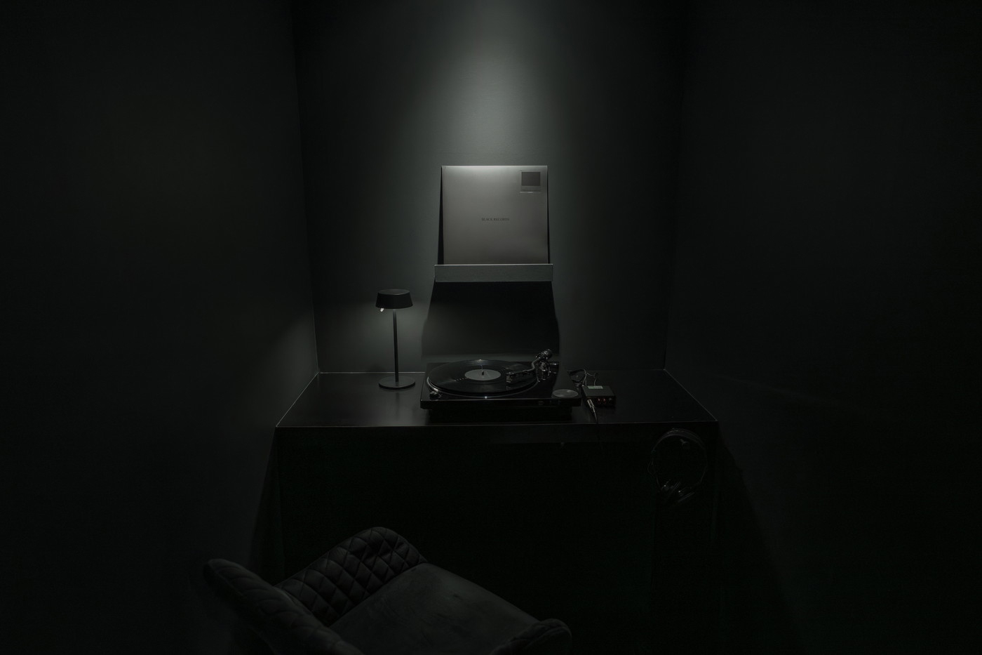 BMSG BLACK RECORDS レコード風歌詞カード BMSG STREET GALLERYの、隠された5つめの展示ゾーンを公開