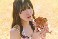 河田陽菜2nd写真集よりビキニショットが到着！キュートにはにかむ表情×抜群のプロポーションのキラキラな一枚 - 画像一覧（6/6）