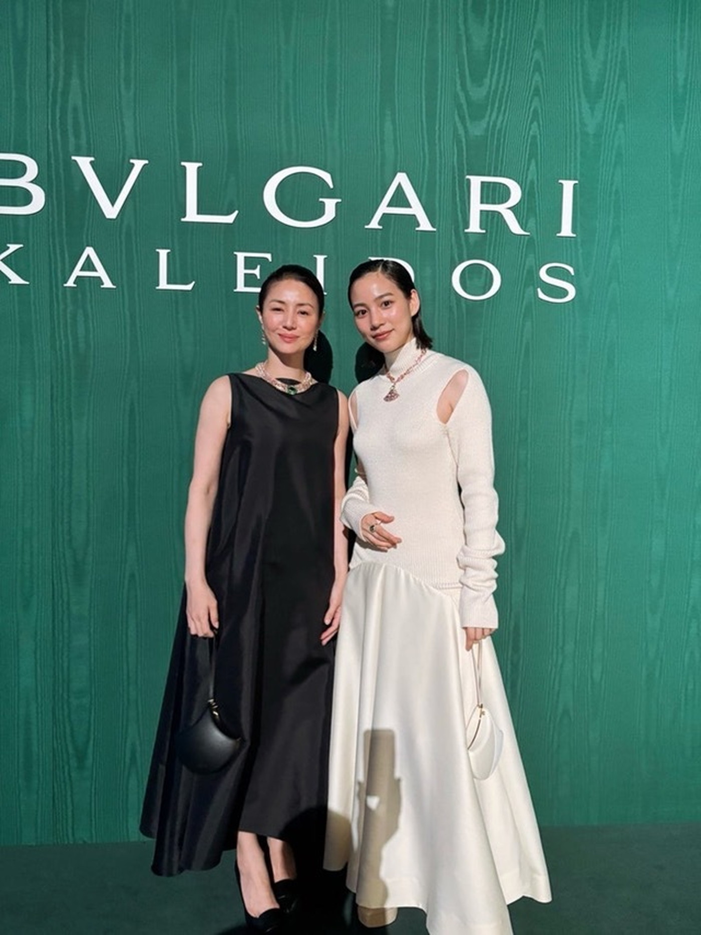 のん、井川遥との仲良し2ショット公開！「久々の“親子”共演」「親子というより姉妹に見える」