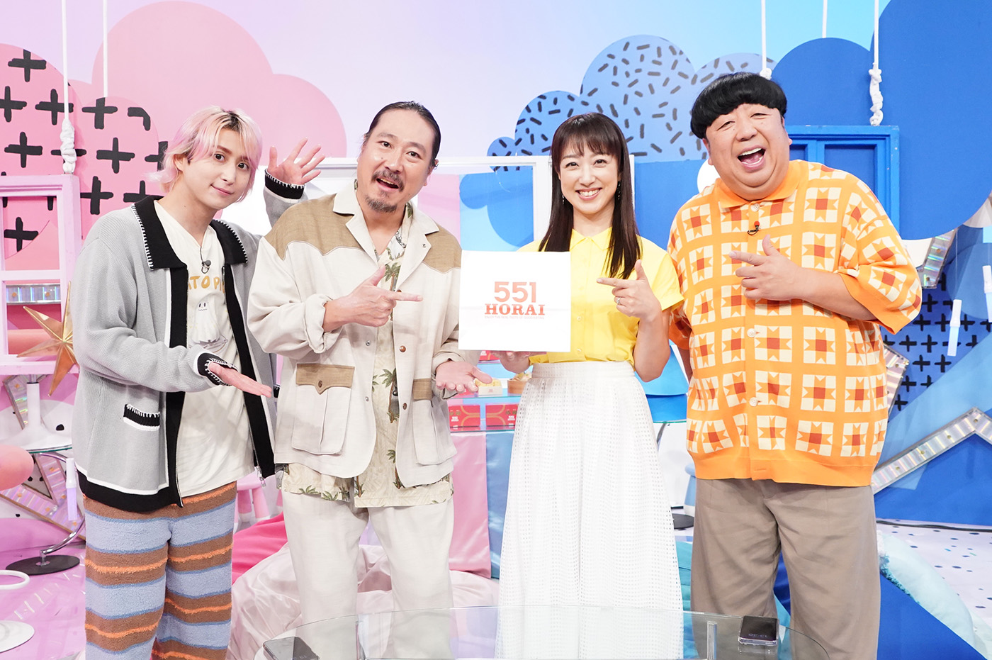 Snow Man佐久間大介が「551蓬莱」の製造に感激！「手作業だって知れるのがいいですね！」