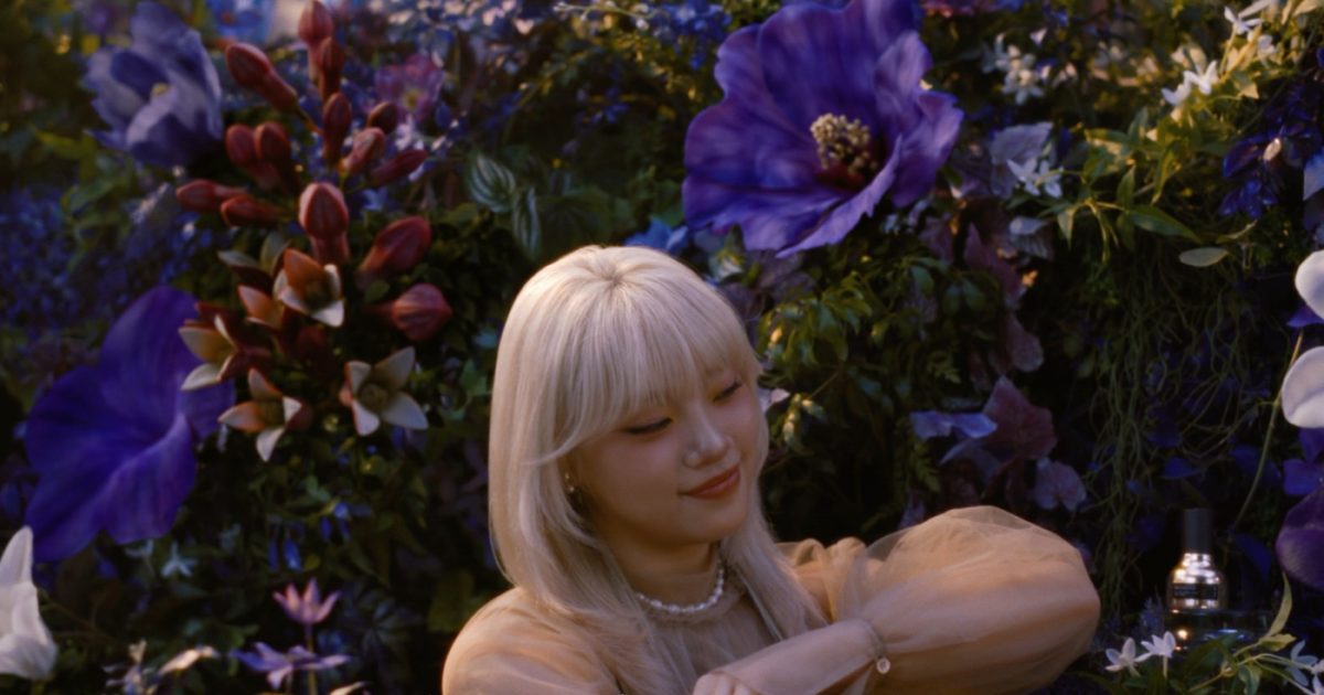 HANAが花に囲まれ美しくポーズ！ヘアケアブランドNEXXUSのWEB CM＆