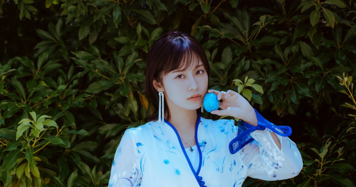 楠木ともり、2ndアルバム『LANDERBLUE』発売決定！新アーティスト写真