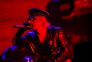 【ライブレポート】HYDE、大阪・関西万博で熱狂ライブを開催！「万博でモッシュピットができるライブは後にも先にもないと思う」 - 画像一覧（1/15）