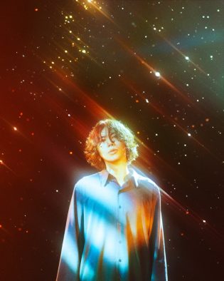 米津玄師、映画『秒速5センチメートル』主題歌「1991」桜と雪が舞い落ちるカメラエフェクト公開