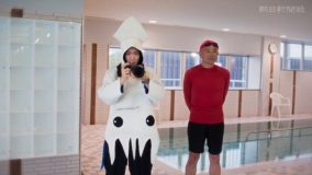 松下洸平、“イカポンチョ”を着用して体当たり取材！水難事故から命を守るヒントを紹介