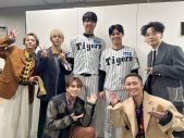 Da-iCEのステージで阪神タイガース中野拓夢選手＆才木浩人選手がトスバッティング！『ベストヒット歌謡祭2025』を盛り上げる - 画像一覧（2/3）