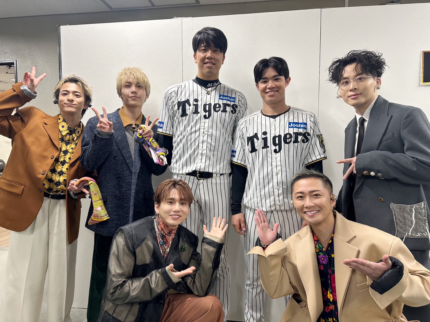 Da-iCEのステージで阪神タイガース中野拓夢選手＆才木浩人選手がトスバッティング！『ベストヒット歌謡祭2025』を盛り上げる