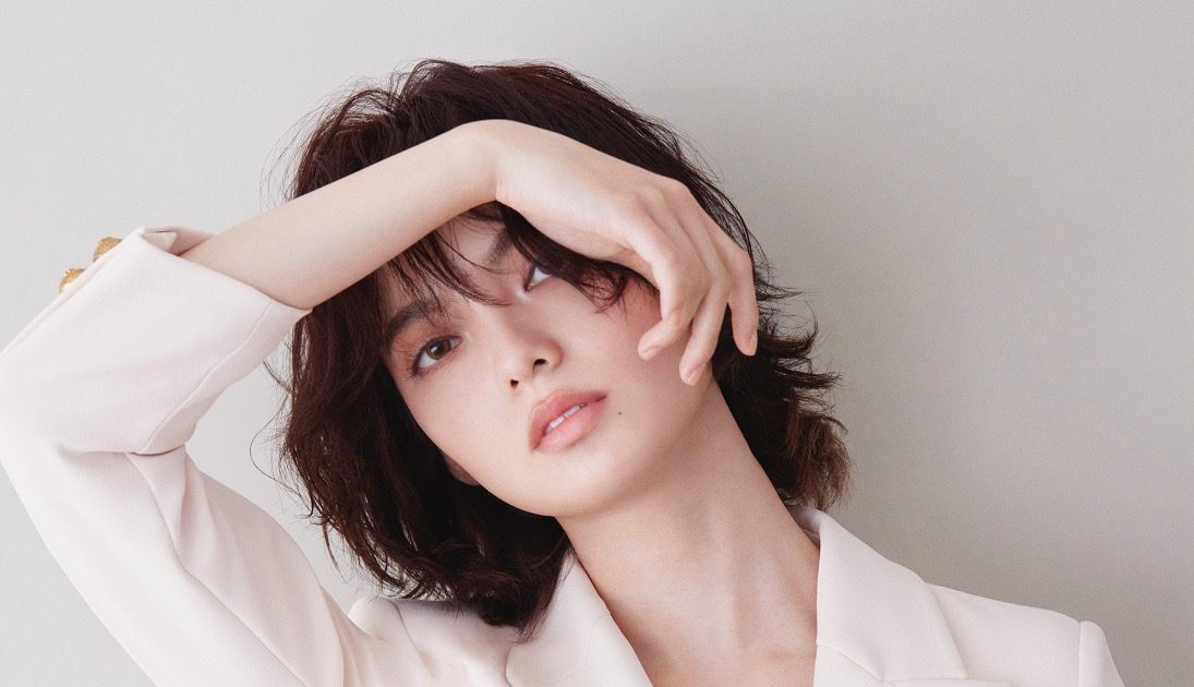 平手友梨奈、ソロ初オフィシャルカレンダー発売決定！表紙カット公開