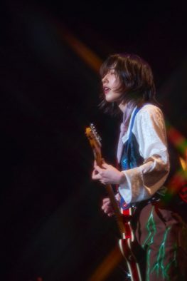 のん上越初ライブ写真公開！「本当にすごい」「まじでカッコ良かった」個性的なステージコーデにも反響