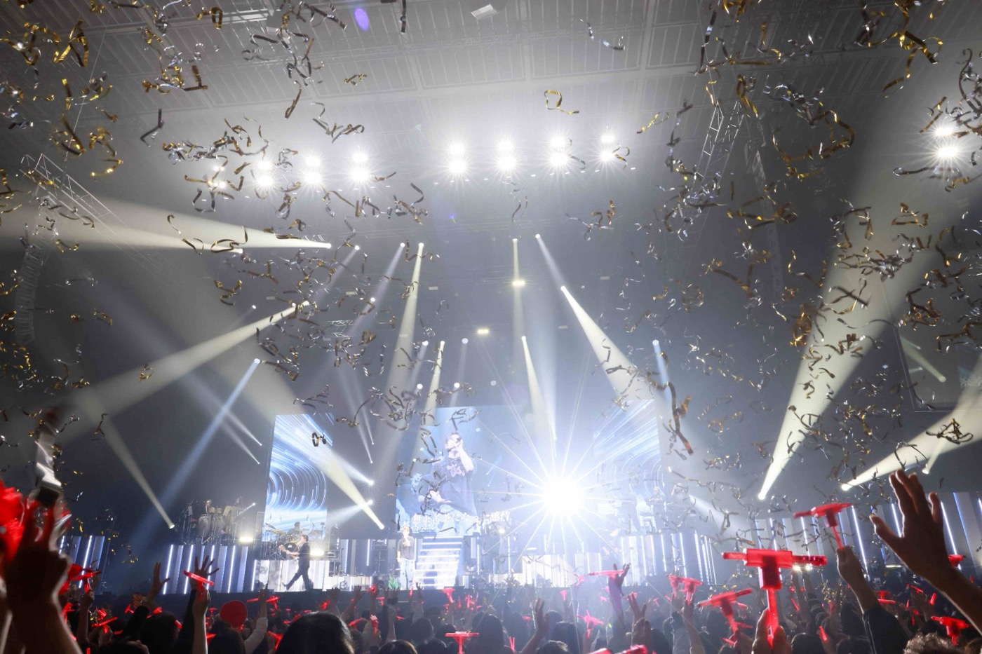 東方神起チャンミン、初のソロツアー完遂！ SUPER JUNIORキュヒョンのサプライズ登場も - 画像一覧（6/8）