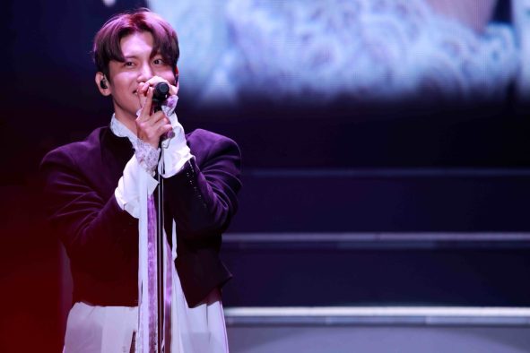 東方神起チャンミン、初のソロツアー完遂！ SUPER JUNIORキュヒョンのサプライズ登場も