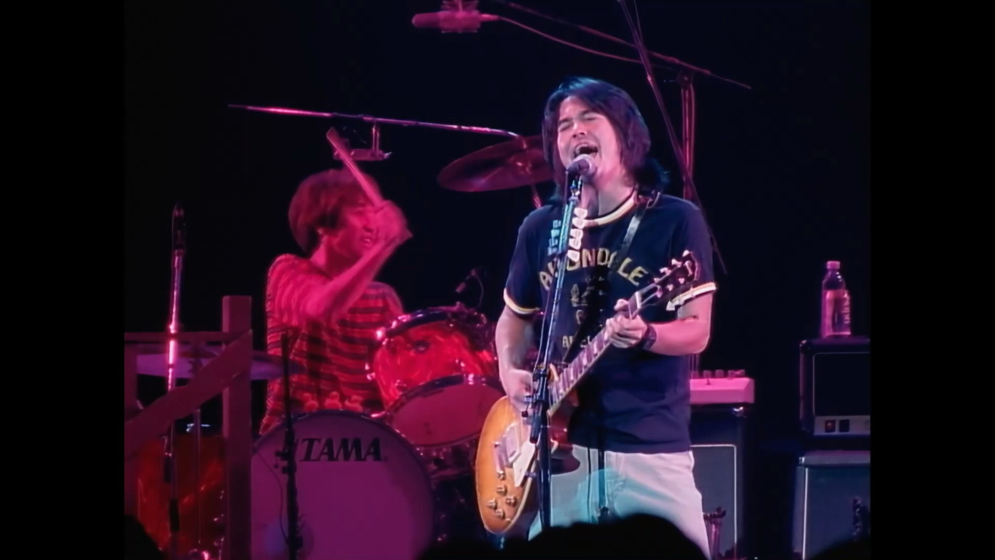 奥田民生『TOUR 1997 股旅』より「イージュー☆ライダー」のライブ映像