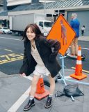 櫻坂46松田里奈1st写真集より、かわいらしい街歩きカット公開